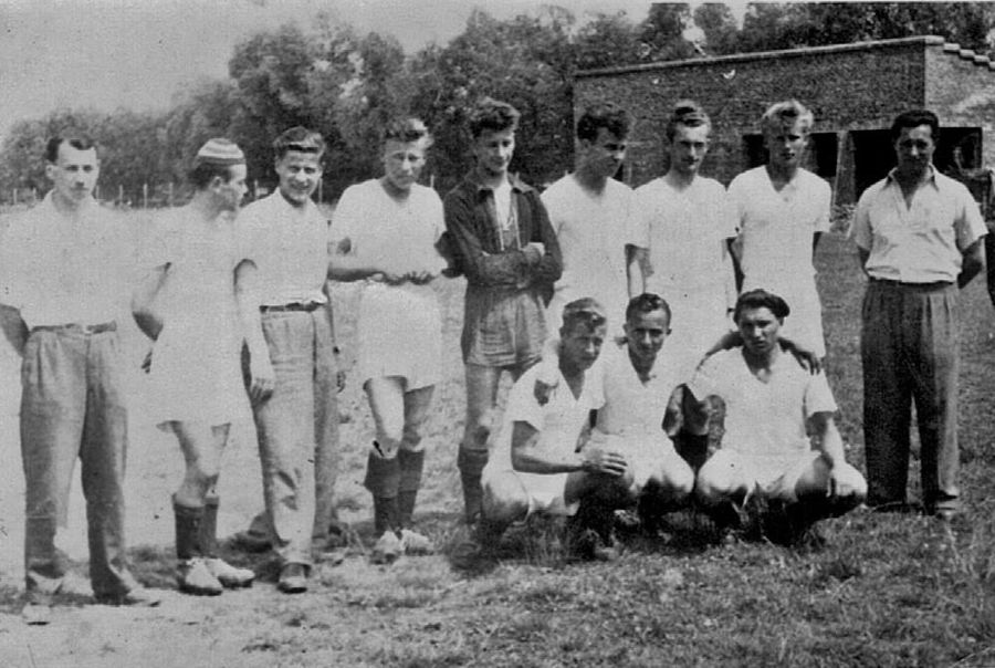 Piłkarze Sparty Lubaczów na Stadionie w Leżajsku 26 czerwca 1955 r.