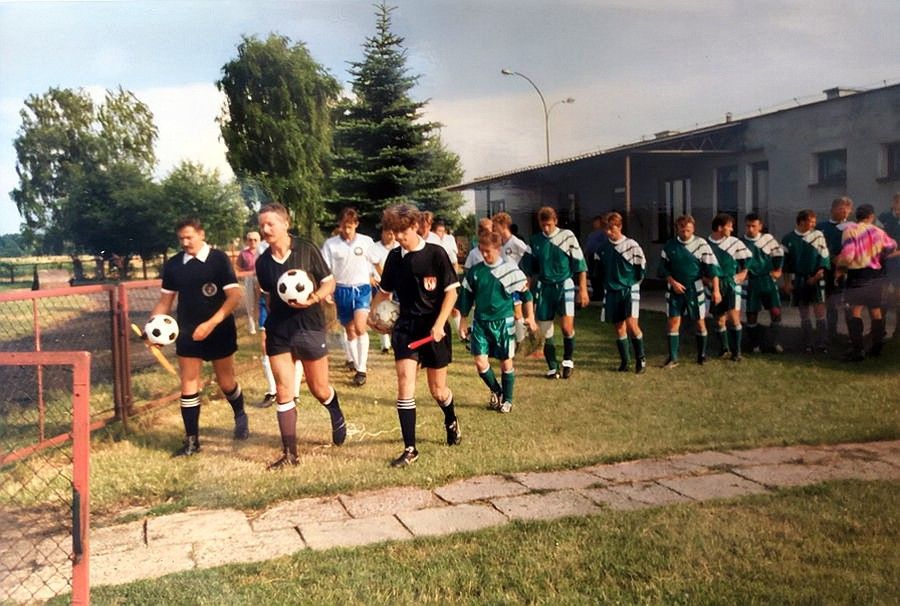 Piłkarze Pogoni Lubaczów przed meczem ze Stalą Mielec II, 5 sierpień 1995 r.